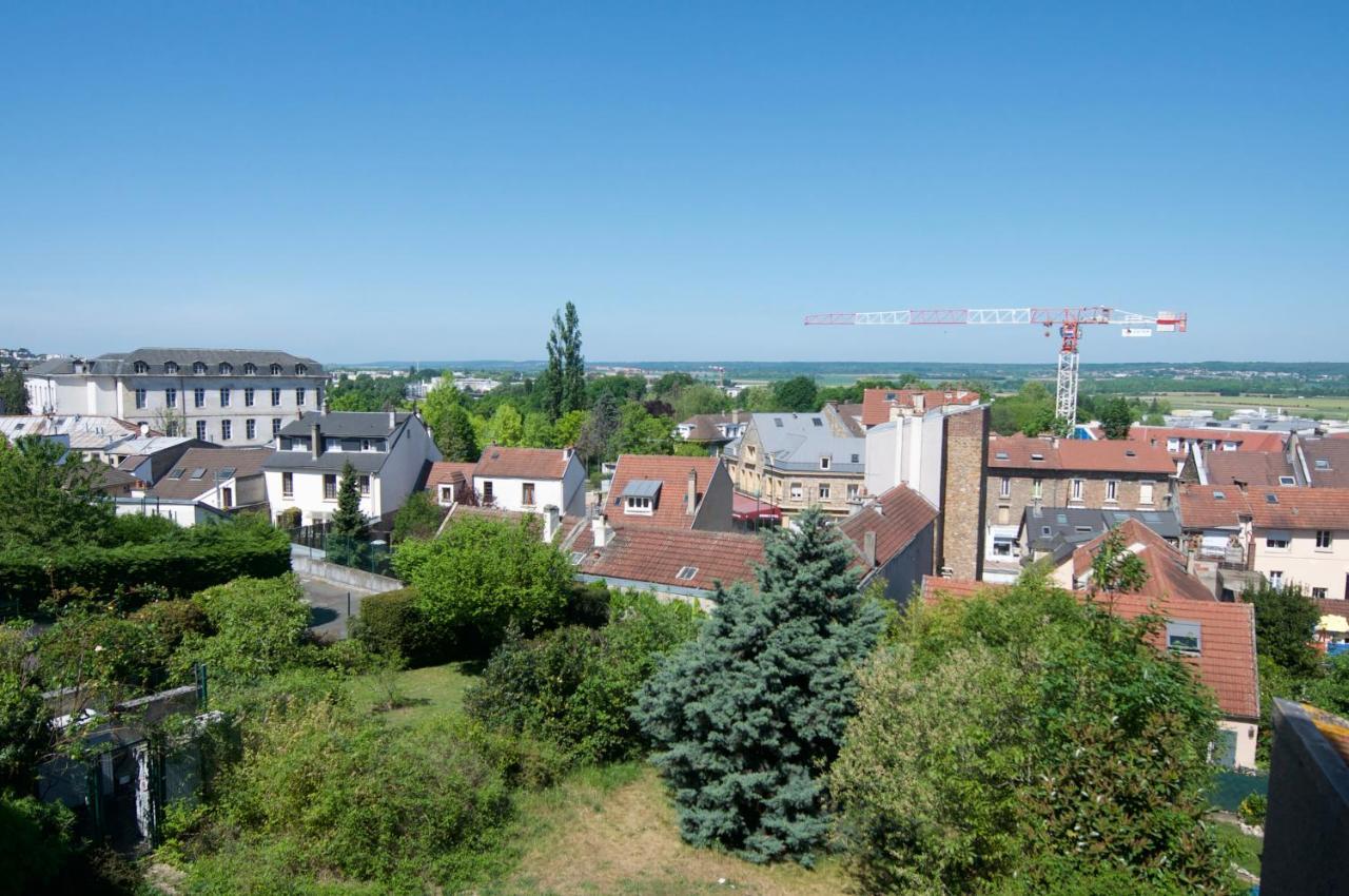 Appart'Hotel Versailles Saint Cyr L'Ecole - Gare Sncf A 100M Et Parking Prive מראה חיצוני תמונה