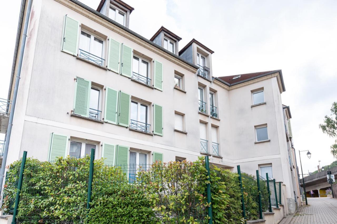 Appart'Hotel Versailles Saint Cyr L'Ecole - Gare Sncf A 100M Et Parking Prive מראה חיצוני תמונה