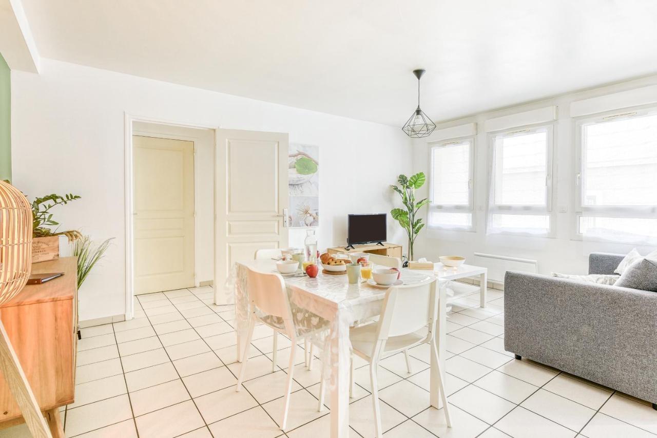 Appart'Hotel Versailles Saint Cyr L'Ecole - Gare Sncf A 100M Et Parking Prive מראה חיצוני תמונה