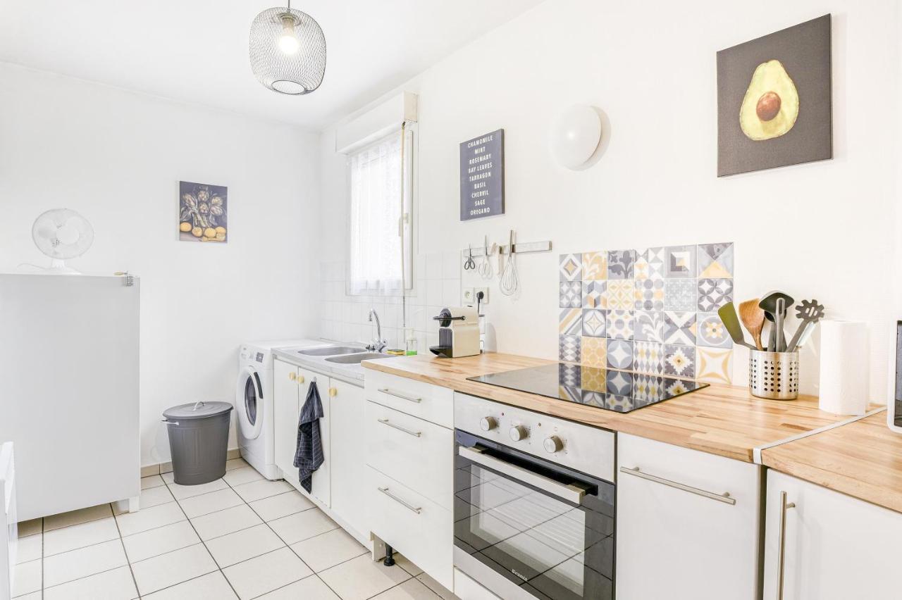 Appart'Hotel Versailles Saint Cyr L'Ecole - Gare Sncf A 100M Et Parking Prive מראה חיצוני תמונה