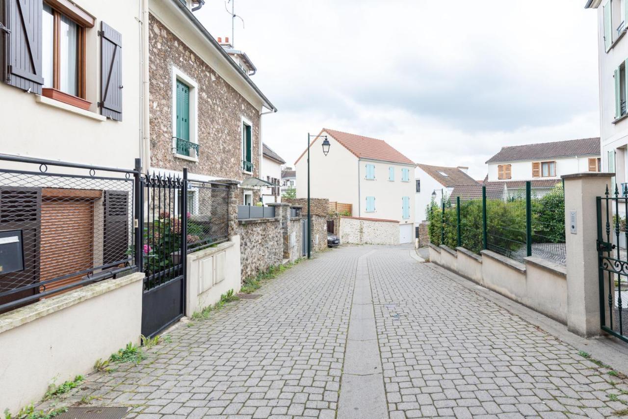 Appart'Hotel Versailles Saint Cyr L'Ecole - Gare Sncf A 100M Et Parking Prive מראה חיצוני תמונה