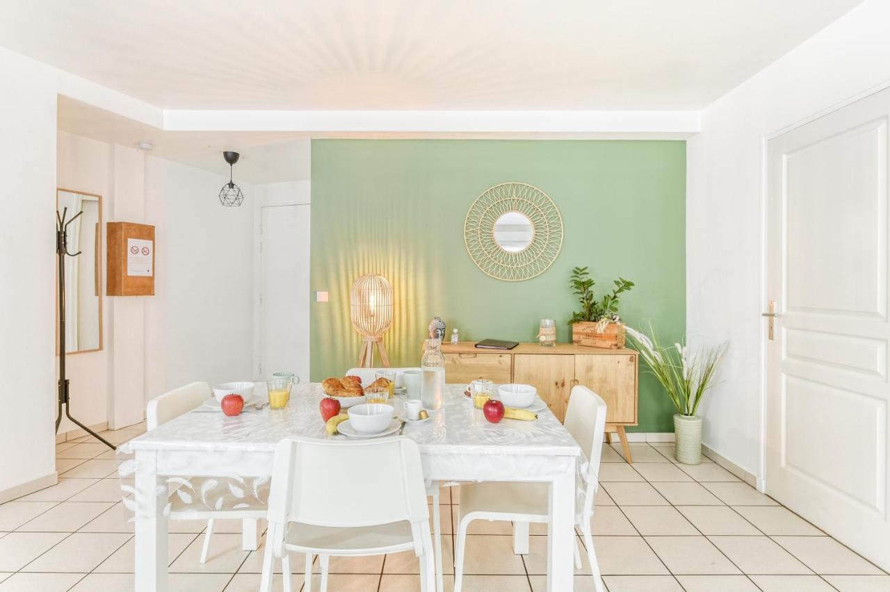 Appart'Hotel Versailles Saint Cyr L'Ecole - Gare Sncf A 100M Et Parking Prive מראה חיצוני תמונה