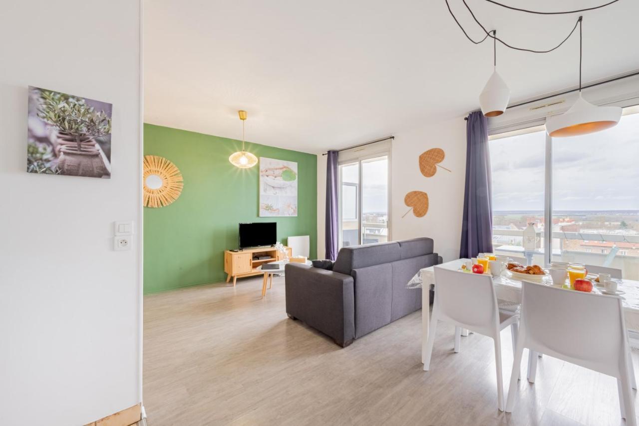 Appart'Hotel Versailles Saint Cyr L'Ecole - Gare Sncf A 100M Et Parking Prive מראה חיצוני תמונה