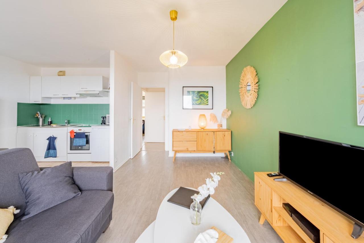 Appart'Hotel Versailles Saint Cyr L'Ecole - Gare Sncf A 100M Et Parking Prive מראה חיצוני תמונה