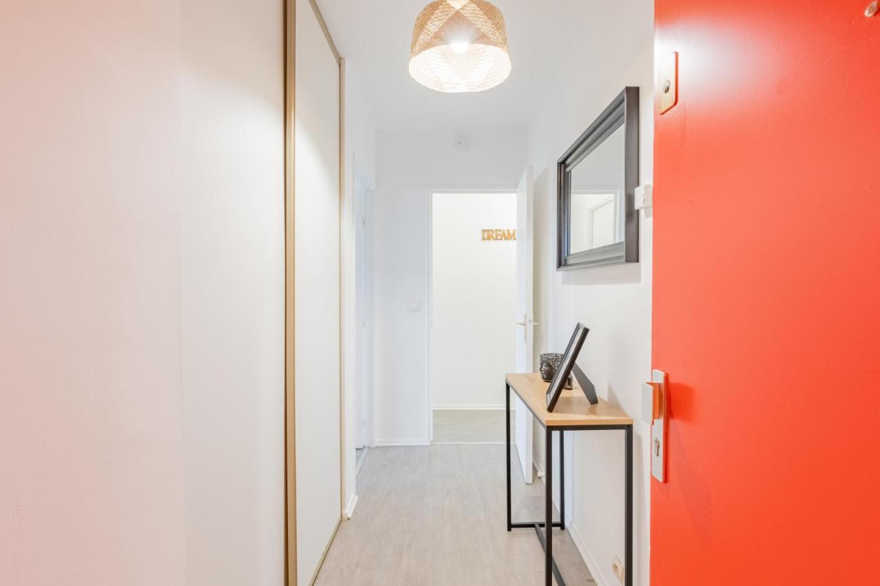 Appart'Hotel Versailles Saint Cyr L'Ecole - Gare Sncf A 100M Et Parking Prive מראה חיצוני תמונה