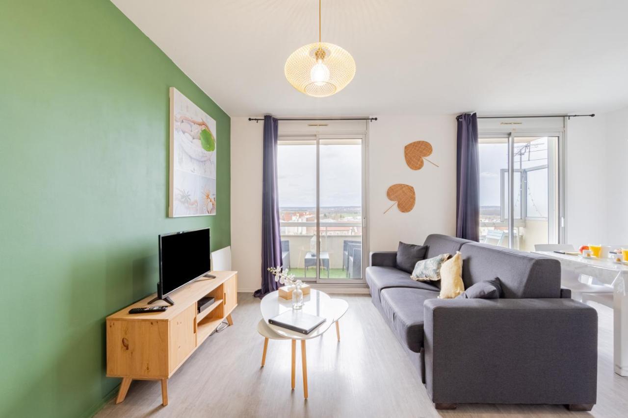Appart'Hotel Versailles Saint Cyr L'Ecole - Gare Sncf A 100M Et Parking Prive מראה חיצוני תמונה