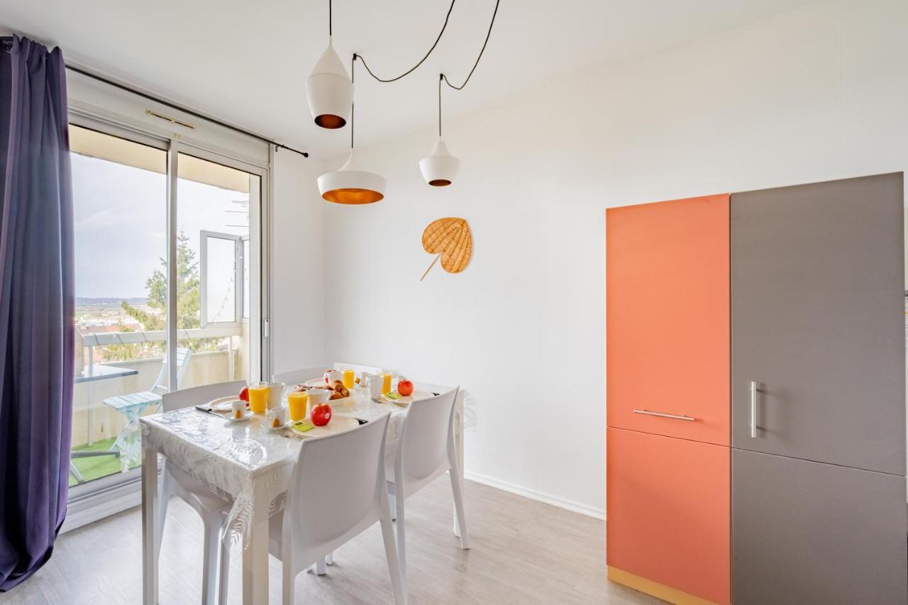 Appart'Hotel Versailles Saint Cyr L'Ecole - Gare Sncf A 100M Et Parking Prive מראה חיצוני תמונה