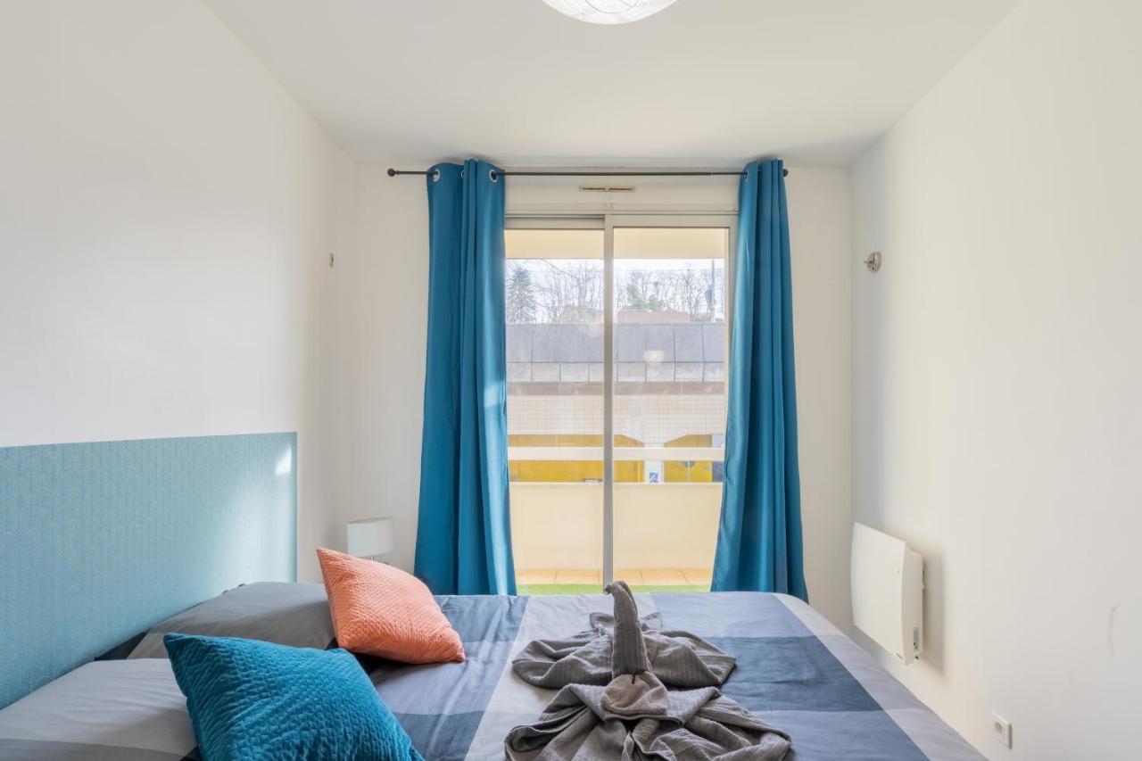 Appart'Hotel Versailles Saint Cyr L'Ecole - Gare Sncf A 100M Et Parking Prive מראה חיצוני תמונה