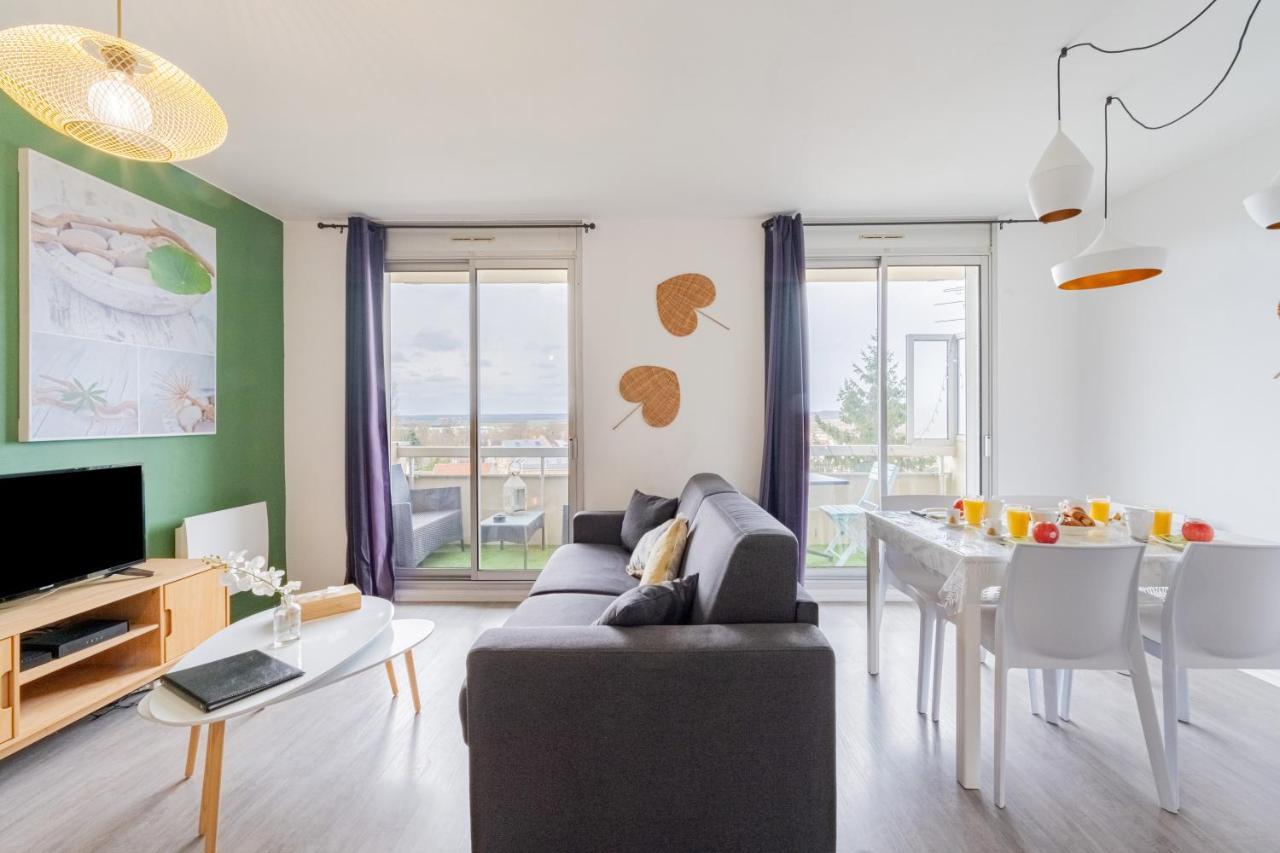Appart'Hotel Versailles Saint Cyr L'Ecole - Gare Sncf A 100M Et Parking Prive מראה חיצוני תמונה